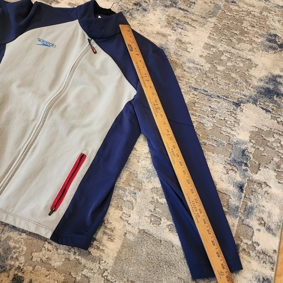 Speedo soft shell jacket. Medium - Picture 14 of 16